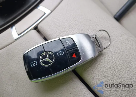 2018 Mercedes-Benz E 300 z USA, uszkodzony, nr VIN WDDZF4JB4JA309811